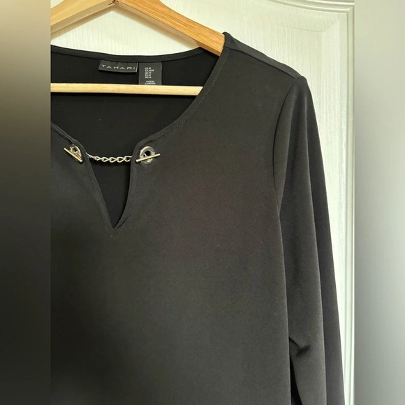 TAHARI Silver Clasp Top - Picture 2 of 4